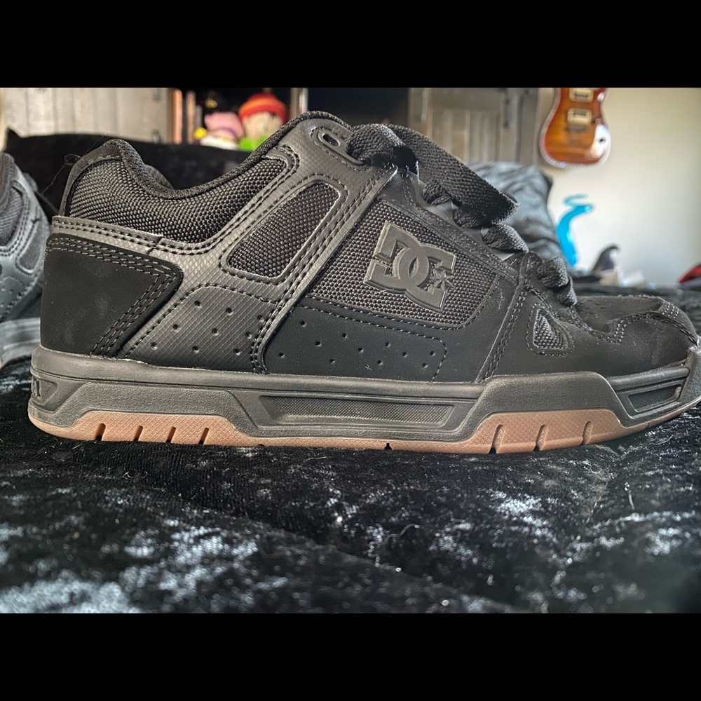 DC Stag Men’s 6.5 or boy’s 6.5Y